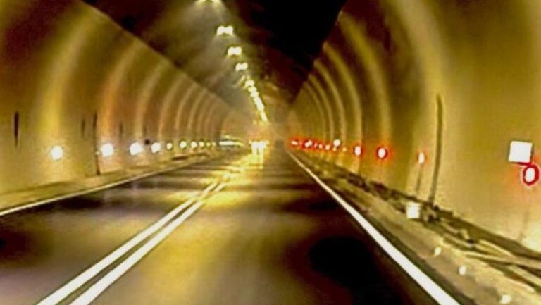 aksident-i-rende-ne-afersi-te-tunelit-te-murrizit,-perplasen-dy-automjete