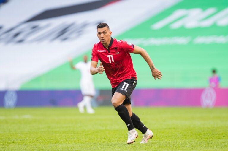 foto/-te-fiksuar-pas-shqiptareve,-trabzonspor-hidhet-ne-sulm-per-uzunin