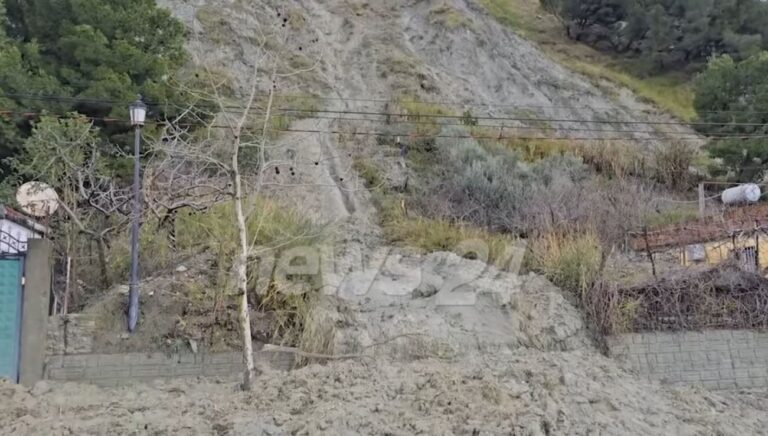 video/-pamje-dramatike-nga-durresi,-qyteti-bregdetar-serish-nen-uje,-lagjja-e-“currilave”-mbulohet-nga-balta