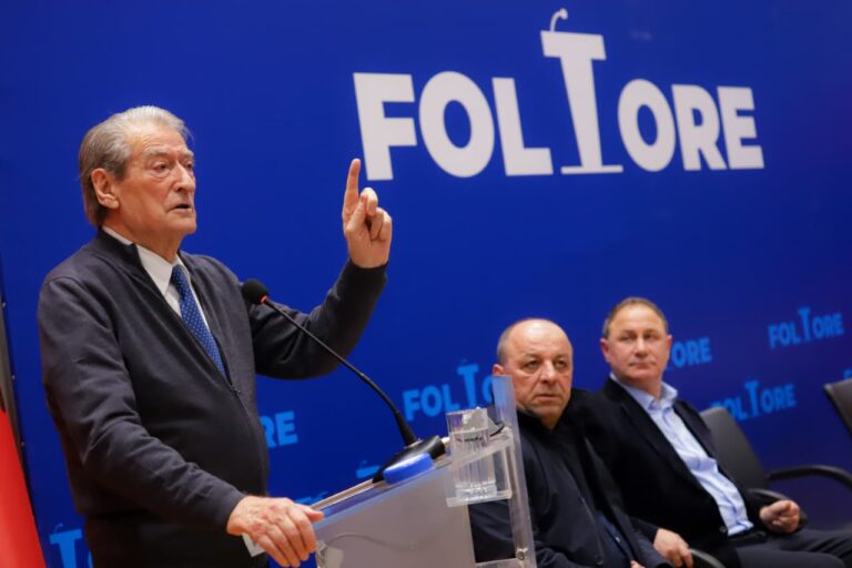 “rama-eshte-ergys-agasi,-koordinator-i-bandave-qe-e-ka-perdorur-edhe-per-vrasje”/-berisha:-shqiptaret-t’i-bashkohen-protestes-me-10-shkurt-per-te-ardhmen-e-vendit