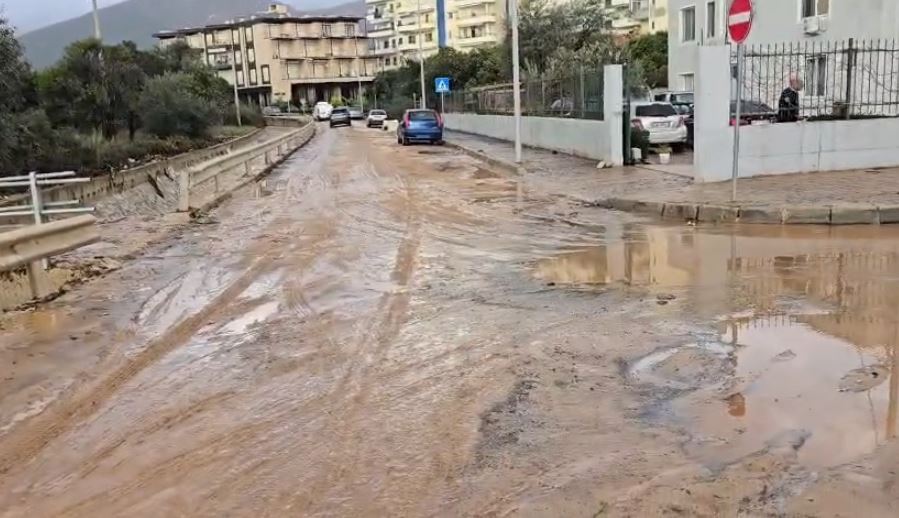 video/-shirat-demtojne-disa-banesa-ne-qytetin-e-himares,-banoret-ne-panik:-kjo-situate-nuk-ka-ndodhur-prej-vitesh