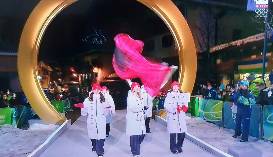 parakalim-“i-dyfishte”,-colturi-ne-cortina-dhe-xhepa-ne-milano-mbajne-flamurin-kuqezi