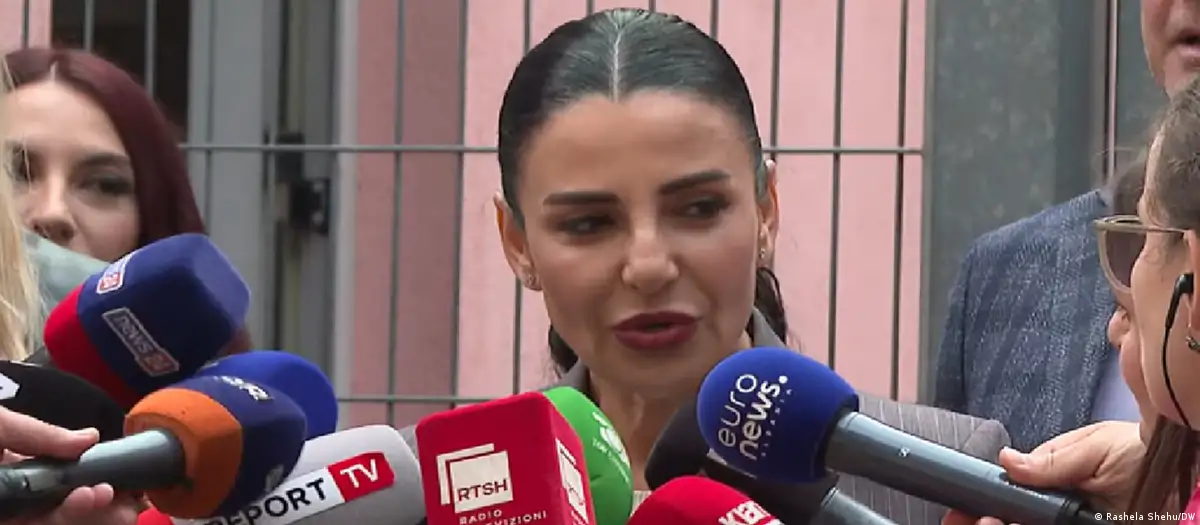 e-pandehur-per-abuzime-me-tenderat/-dw:-gjykata-kushtetuese-le-ne-fuqi-pezullimin-e-belinda-ballukut.-mbledhja-maratone-zgjati-10-ore