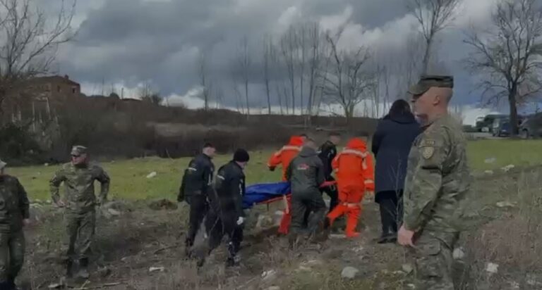 video/-prej-29-ditesh-i-zhdukur,-momenti-kur-trupi-i-pajete-i-jurgen-karajit-nxirret-nga-liqeni-i-urakes