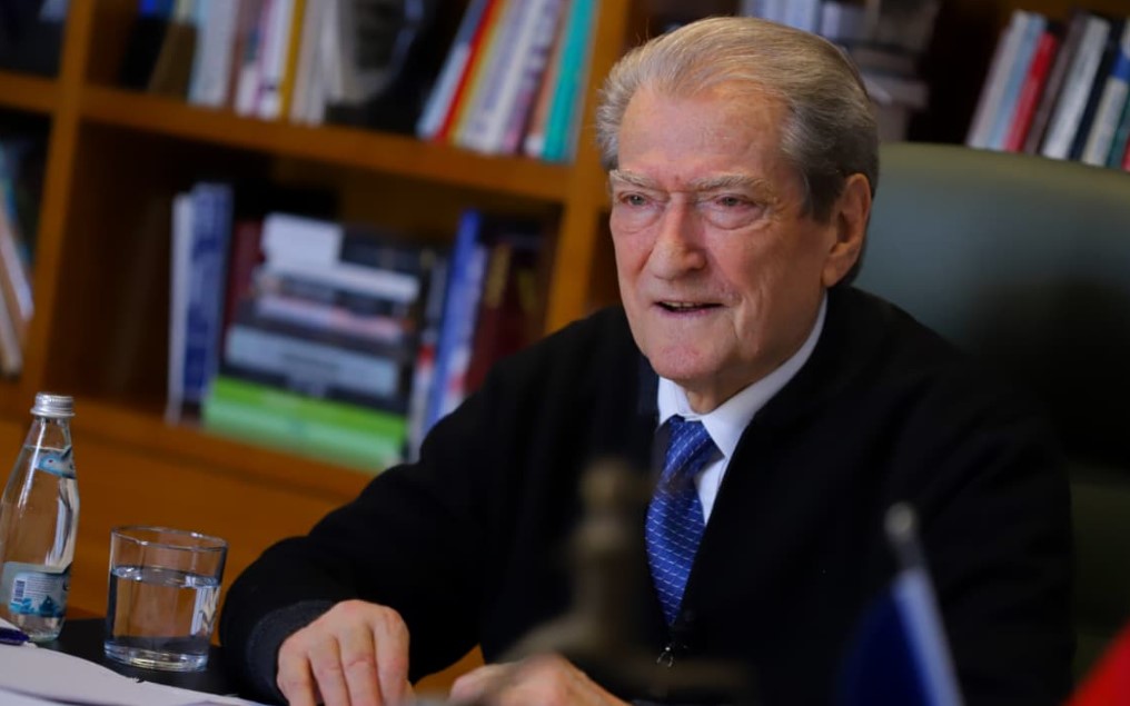 dashnor-sula-kryeinspektor-i-pergjithshem,-berisha:-demokratet-e-shihnin-si-drite-shprese,-ai-“kapi-flamurin”-e-rames!-nuk-e-duam-ne-gjirin-tone