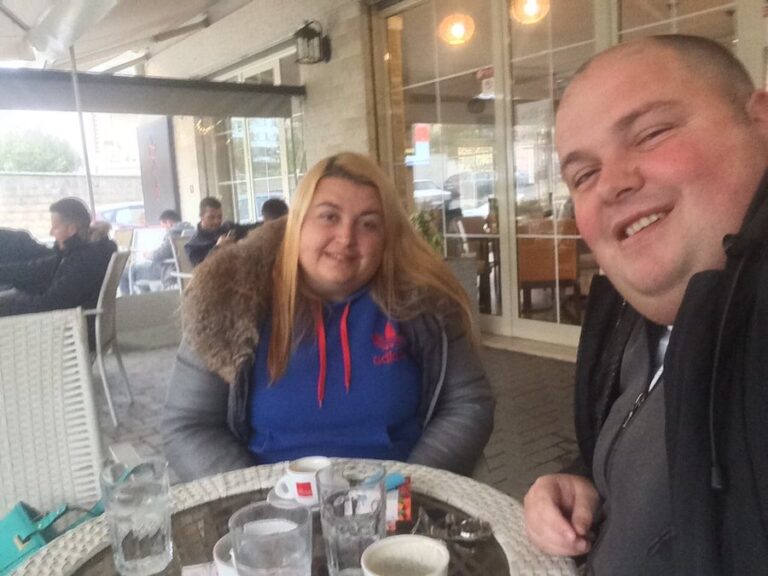 publikoi-ne-rrjetet-sociale-pamje-te-papershtatshme-te-se-motres,-genardi-dhe-sonida-shtrohen-ne-psikiatri