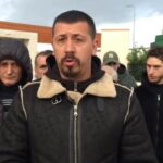 video-–-shoqerimi-i-protestuesve/-“po-na-marrin-tokat-padrejtesisht-dhe-po-na-dhunojne!”,-banoret-e-rrjollit-para-policise:-lirojini!
