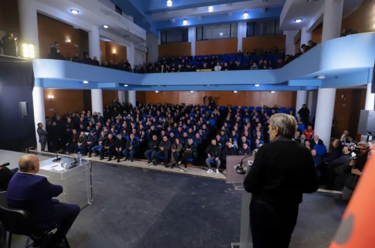 “lubia-ka-dy-muaj-qe-fabrikon-dhe-gris-dokumente’,-berisha-sulmon-gjk:-4-seanca-per-nje!-me-hajdute-se-ajo-nuk-ka,-por-qendron-rama-pas-saj