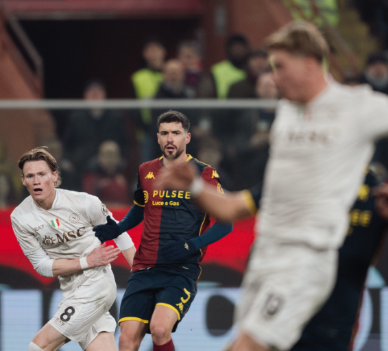 video/-hojlund-nderon-napolin-,-genoa-bie-vetem-ne-fund